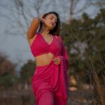 Garima Chaurasia Instagram - Pink Fever! 💕🥵 . . 📸: @nitin_.1610 #gimaashi #picoftheday #gimaians #ethnic