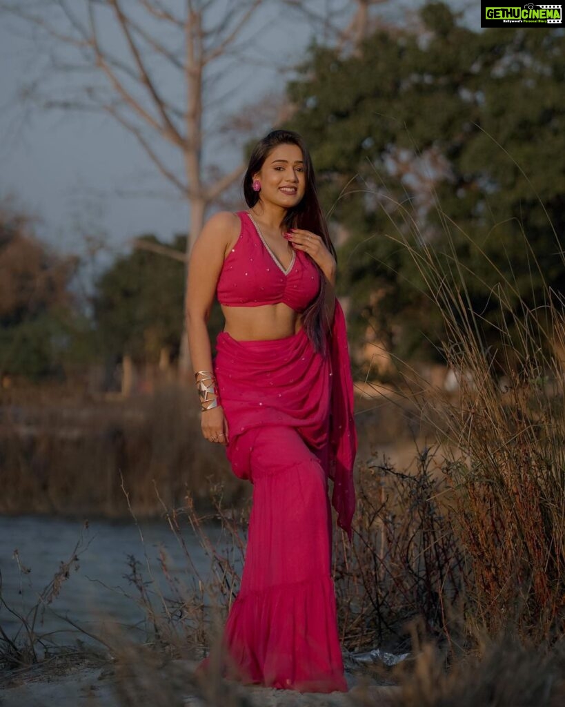 Garima Chaurasia Instagram - Pink to make everyone wink 😉 💕 . . Wearing: @alayabystage3 📸: @nitin_.1610 #gimaashi #ethnic #picoftheday #indian #gimaians