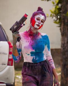 Garima Chaurasia Instagram - Baba elaichi lit 🪩🤣 #holiedition
.
HOLI SPECIAL 🎨 #holi2023 😈
You guys knw alreadyyyyyyy how much I love celebrating holiiii🥳
*real holi scenes*
.
.
📸: @nitin_.1610 
#gimaashi #gimaians #holi #gulaal #rang #holi2023 #festive #festiveseason #spread-love