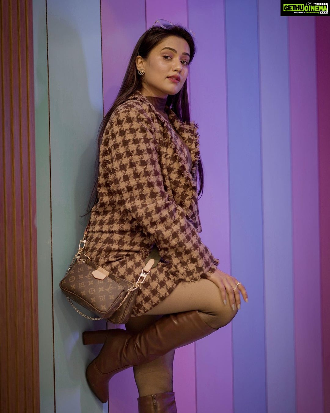 Garima Chaurasia Instagram - I just love this tone 🤎 . . Wearing : @a.la.modebyakanksha 📸: @nitin_.1610 #gimaashi #picoctheday #staytuned #explore #keeploving #browntones #wintervibes