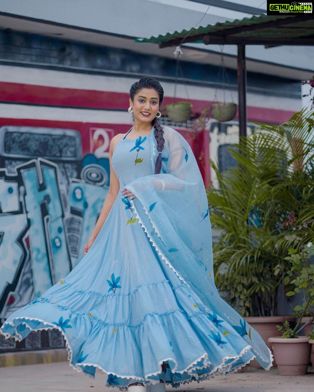 Garima Chaurasia Instagram - Bann ke titli Dil udaa uda udaaa hai, khinn dur..🦋 . Outfit: @bunaai Pr: @socialpinnaclepr Stylist: @styling.your.soul 📸: @nitin_.1610 #gimaashi #picoftheday #ethnic #explore #gimaians