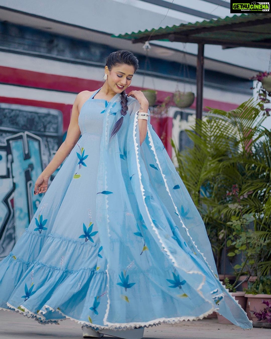 Garima Chaurasia Instagram - Bann ke titli Dil udaa uda udaaa hai, khinn dur..🦋 . Outfit: @bunaai Pr: @socialpinnaclepr Stylist: @styling.your.soul 📸: @nitin_.1610 #gimaashi #picoftheday #ethnic #explore #gimaians