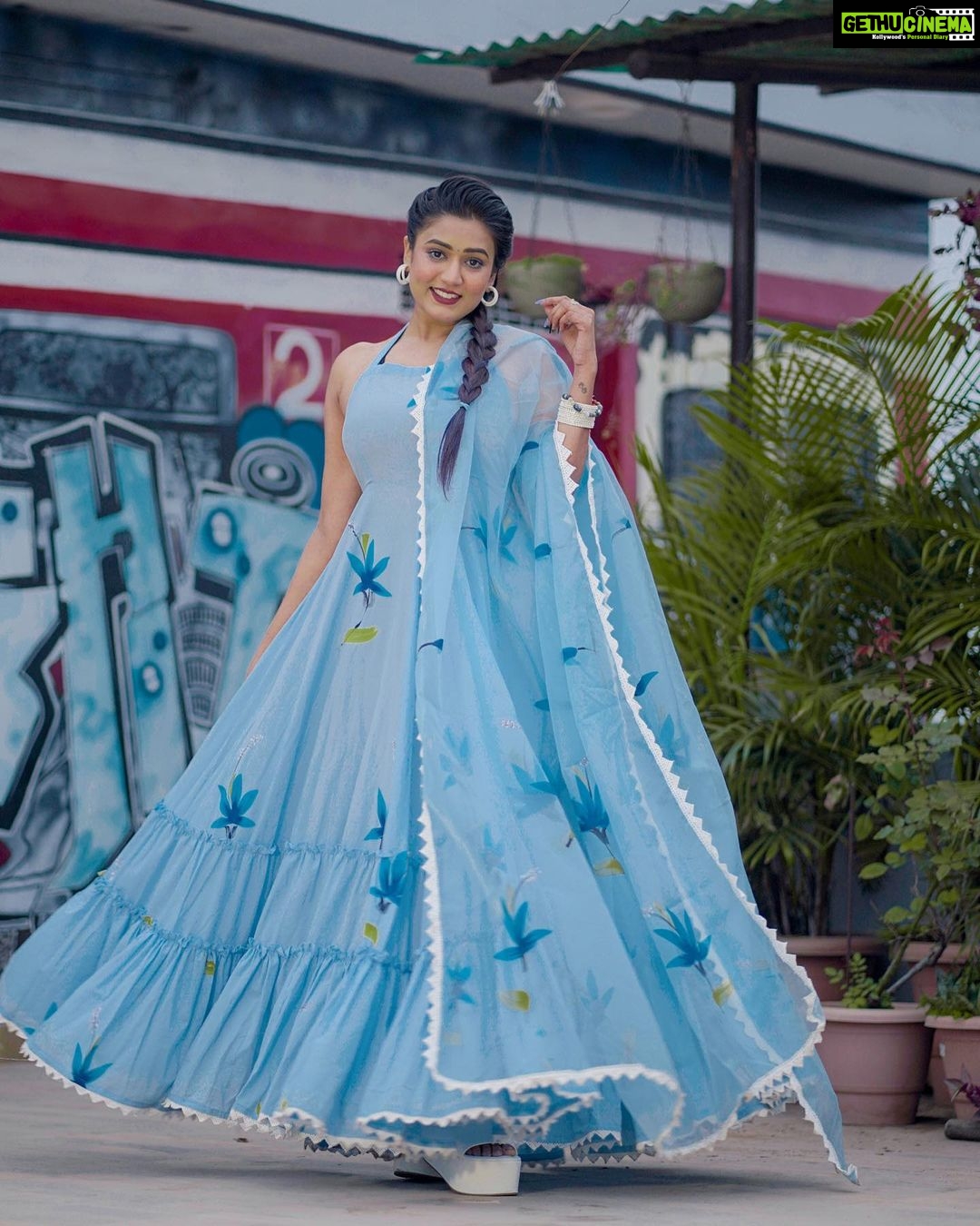 Garima Chaurasia Instagram - Bann ke titli Dil udaa uda udaaa hai, khinn dur..🦋 . Outfit: @bunaai Pr: @socialpinnaclepr Stylist: @styling.your.soul 📸: @nitin_.1610 #gimaashi #picoftheday #ethnic #explore #gimaians