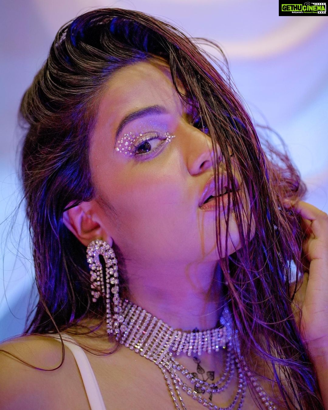 Garima Chaurasia Instagram - I’m in love with this makeup look🥶 . . Makeup by meee 💁🏻♀️ #gimaashi