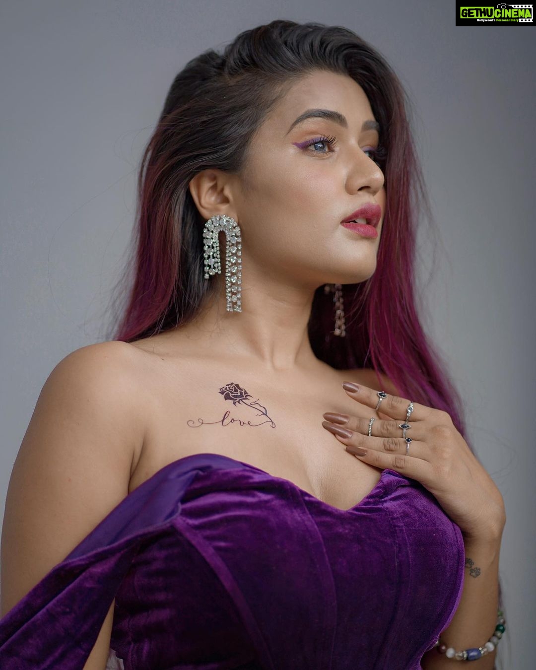 Garima Chaurasia Instagram - Love me like you do 🥀 . . 📸: @nitin_.1610 #gimaashi #picoftheday #gimaians #keeploving #explore