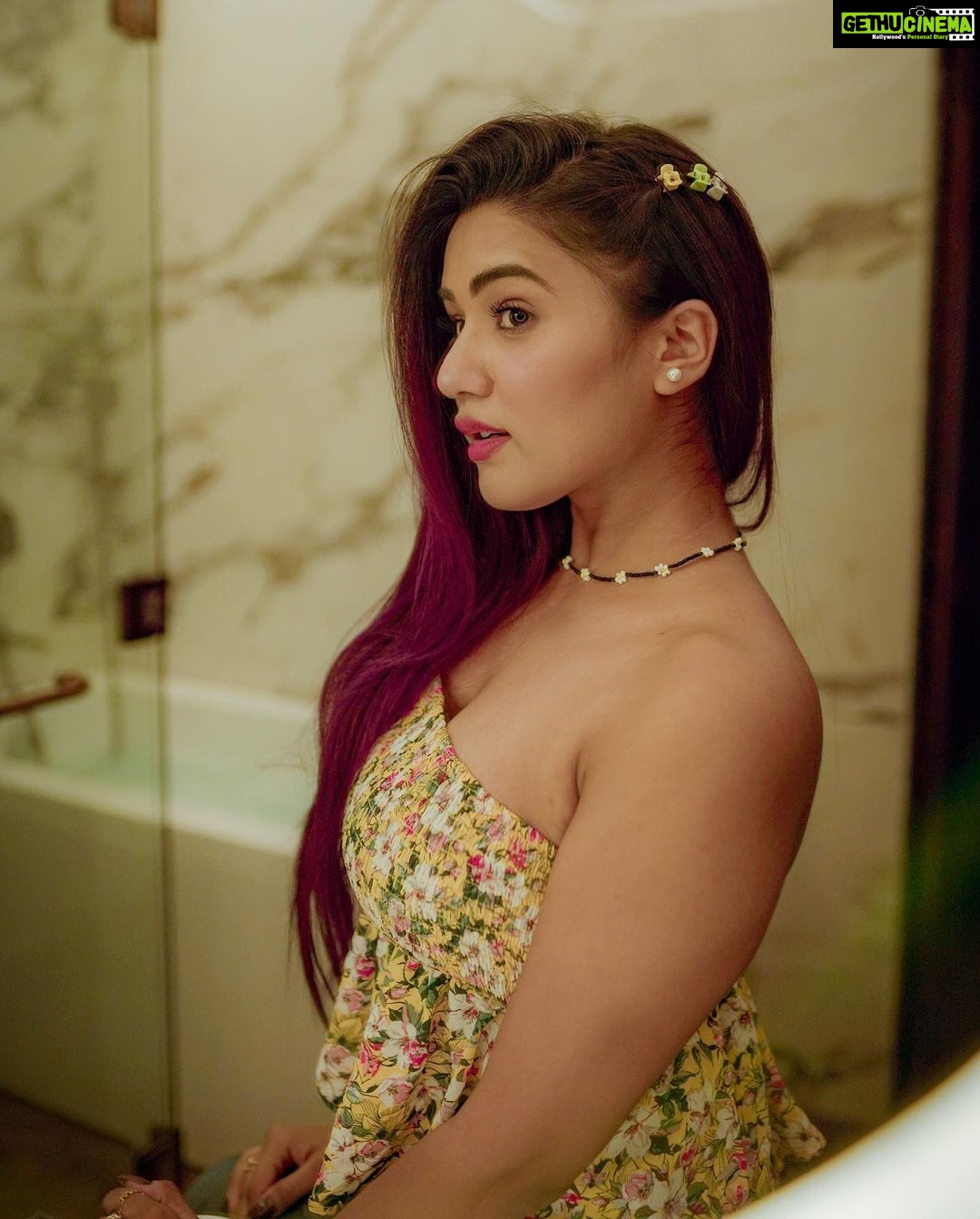 Garima Chaurasia Instagram - They say the best revenge is looking good and doing better 🌻 . . 📸: @nitin_.1610 #gimaashi #picoftheday #gimaians #keeploving #staytuned