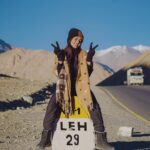 Garima Chaurasia Instagram - It feels so good to be lost in the right DIRECTION 🤎 . . 📸: @nitin_.1610 #gimaashi #leh #ladakh #traveldiaries #explore #gimaians Magnetic Hill,leh
