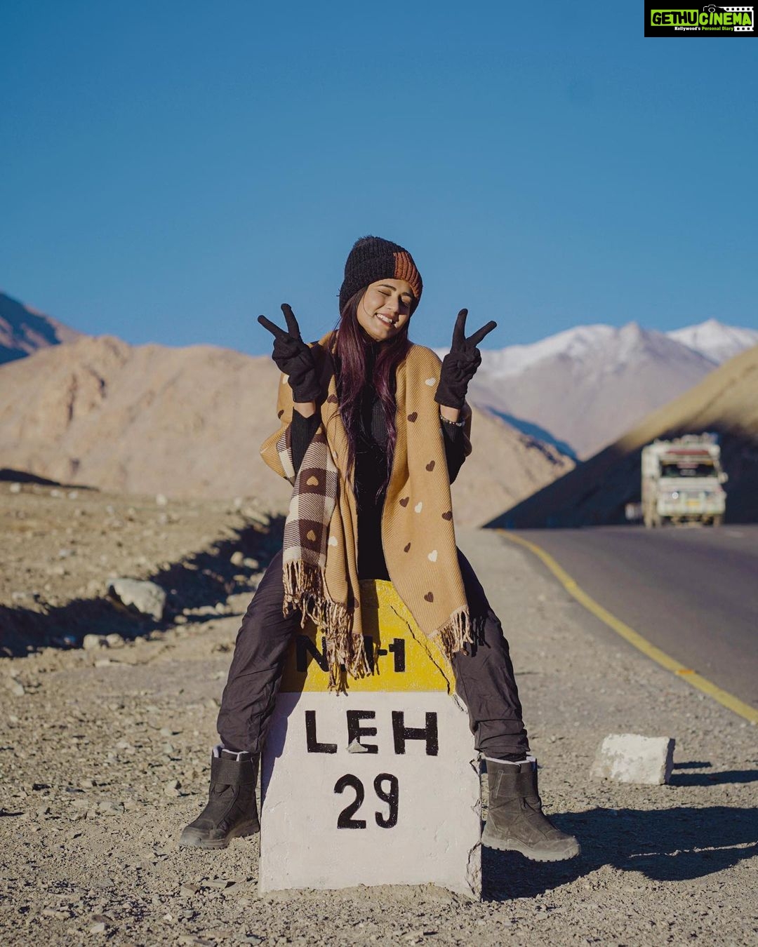 Garima Chaurasia Instagram - It feels so good to be lost in the right DIRECTION 🤎 . . 📸: @nitin_.1610 #gimaashi #leh #ladakh #traveldiaries #explore #gimaians Magnetic Hill,leh