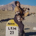 Garima Chaurasia Instagram - It feels so good to be lost in the right DIRECTION 🤎 . . 📸: @nitin_.1610 #gimaashi #leh #ladakh #traveldiaries #explore #gimaians Magnetic Hill,leh