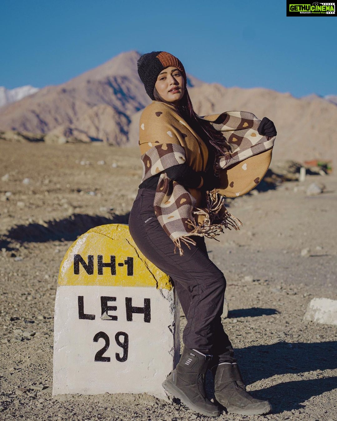 Garima Chaurasia Instagram - It feels so good to be lost in the right DIRECTION 🤎 . . 📸: @nitin_.1610 #gimaashi #leh #ladakh #traveldiaries #explore #gimaians Magnetic Hill,leh