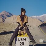 Garima Chaurasia Instagram - It feels so good to be lost in the right DIRECTION 🤎 . . 📸: @nitin_.1610 #gimaashi #leh #ladakh #traveldiaries #explore #gimaians Magnetic Hill,leh