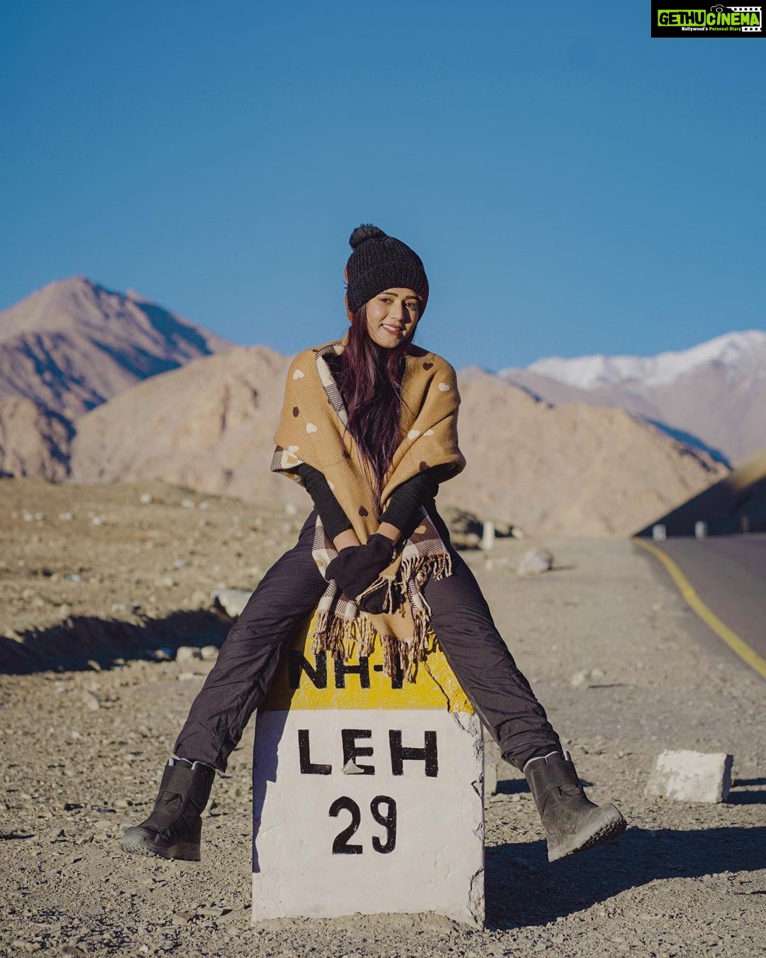 Garima Chaurasia Instagram - It feels so good to be lost in the right DIRECTION 🤎 . . 📸: @nitin_.1610 #gimaashi #leh #ladakh #traveldiaries #explore #gimaians Magnetic Hill,leh