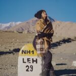 Garima Chaurasia Instagram - It feels so good to be lost in the right DIRECTION 🤎 . . 📸: @nitin_.1610 #gimaashi #leh #ladakh #traveldiaries #explore #gimaians Magnetic Hill,leh