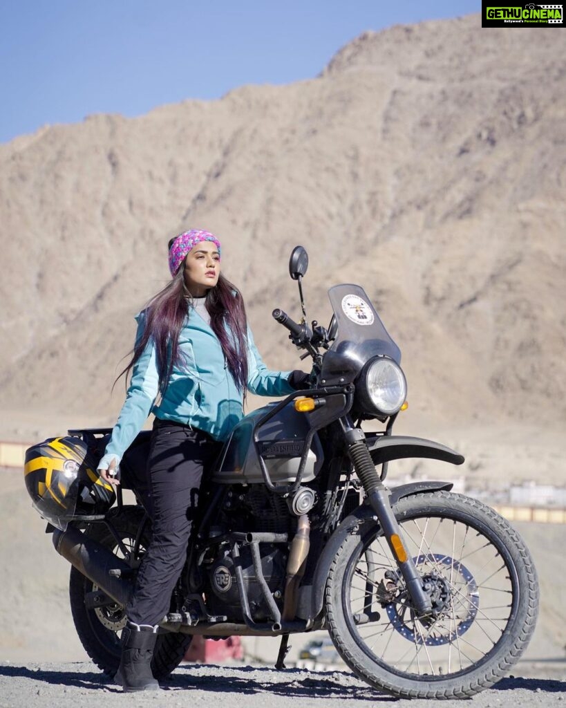 Garima Chaurasia Instagram - I love BIKES 🏁🖤 . . 📸: @nitin_.1610 👕👖🥾: @decathlonsportsindia #gimaashi #leh #ladakh #lehdiaries #trip #vacation #bike #bikelovers #bikeride #himalayan #gimaians Leh Ladakh - The Land of High Passes