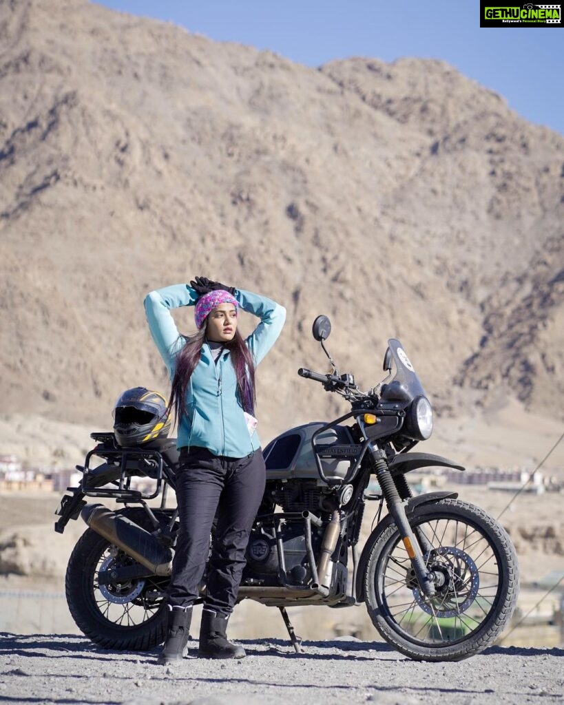 Garima Chaurasia Instagram - I love BIKES 🏁🖤 . . 📸: @nitin_.1610 👕👖🥾: @decathlonsportsindia #gimaashi #leh #ladakh #lehdiaries #trip #vacation #bike #bikelovers #bikeride #himalayan #gimaians Leh Ladakh - The Land of High Passes