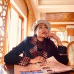 Garima Chaurasia Instagram – Good morning guys☀️🤓
.
1-let’s pose
2- Let’s order something 
3- But kya order karu 
4- waiting for my food
5- that face after doing overeating 🫠
6- But wait iske liye hamesha Ek space hota h 🤭😬
.
.
#gimaashi #leh #ladakh #traveldiaries #morning #gimaians #explore #travel #foody Tibetan Market – Leh,india
