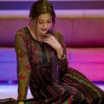Garima Chaurasia Instagram – हाथ थाम ले पिया
करते हैं वादा
अब से तू आरजू
तू ही है इरादा 🖤
.
.
📸: @rjsinghhh 
#gimaashi #picoftheday #ethnic #chikankari #kurti #indianlook #gimaians