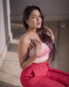 Garima Chaurasia Instagram - Sun, please 🥵 . . #gimaashi #gimaians
