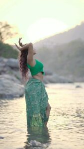 Garima Chaurasia Instagram - Shot this video a month ago🙆🏻‍♀️ Finally got time to edit this😅 . Hope you guys like this🥰 . 🎥: @welcomeishu3694 Edit by 💁🏻‍♀️ #besharamrang #gimaashi #reels #reelitfeelit #gimaians #trendingreels