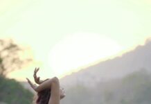 Garima Chaurasia Instagram - Shot this video a month ago🙆🏻‍♀️ Finally got time to edit this😅 . Hope you guys like this🥰 . 🎥: @welcomeishu3694 Edit by 💁🏻‍♀️ #besharamrang #gimaashi #reels #reelitfeelit #gimaians #trendingreels