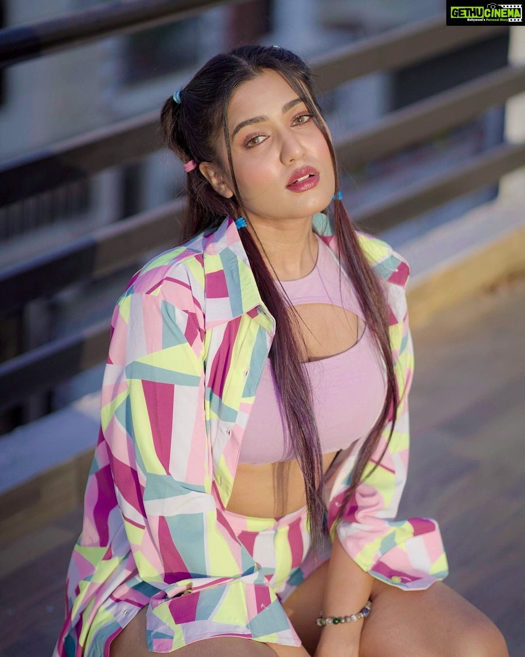 Garima Chaurasia Instagram - Love meee .. hate meeeee! But u can’t ignore me..🪅 . . Wearing : @renubhatia_flawsome 📸: @nitin_.1610 #gimaashi #picofday #explore #gimaians