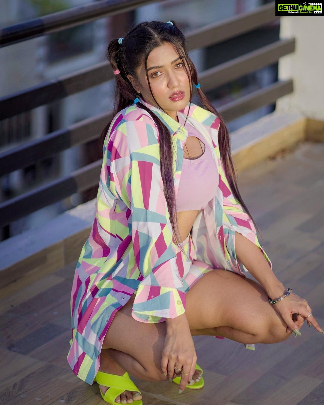 Garima Chaurasia Instagram - Love meee .. hate meeeee! But u can’t ignore me..🪅 . . Wearing : @renubhatia_flawsome 📸: @nitin_.1610 #gimaashi #picofday #explore #gimaians