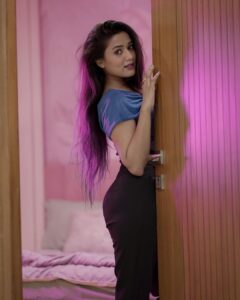 Garima Chaurasia Instagram - Hard to choose one 🦋
.
.
📸: @nitin_.1610 
#gimaashi #picoftheday #gimaians #explore