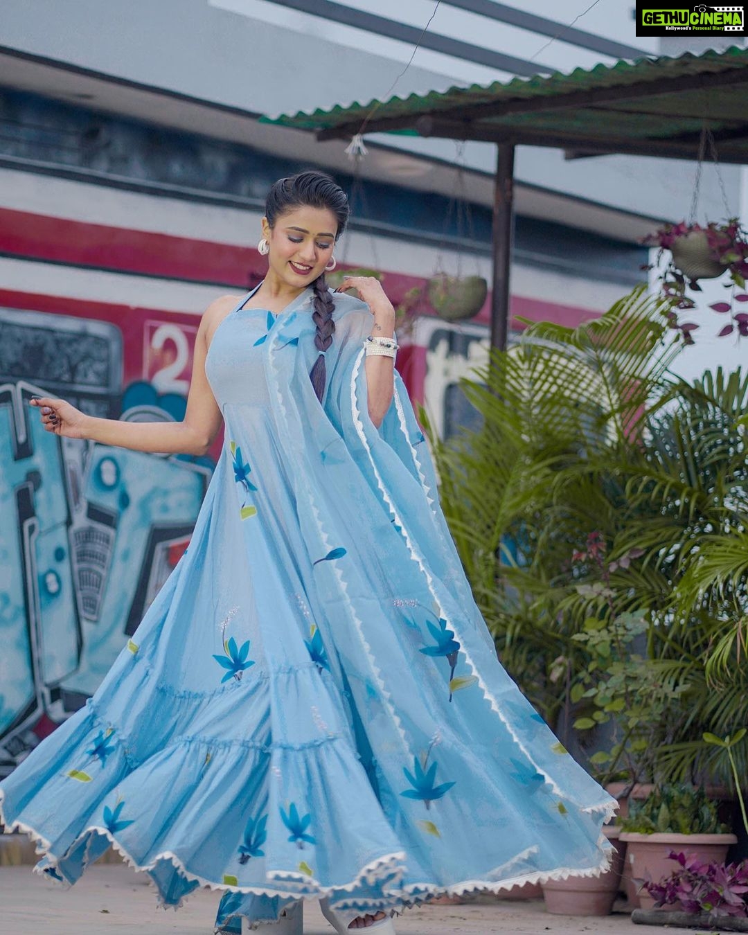 Garima Chaurasia Instagram - Bann ke titli Dil udaa uda udaaa hai, khinn dur..🦋 . Outfit: @bunaai Pr: @socialpinnaclepr Stylist: @styling.your.soul 📸: @nitin_.1610 #gimaashi #picoftheday #ethnic #explore #gimaians