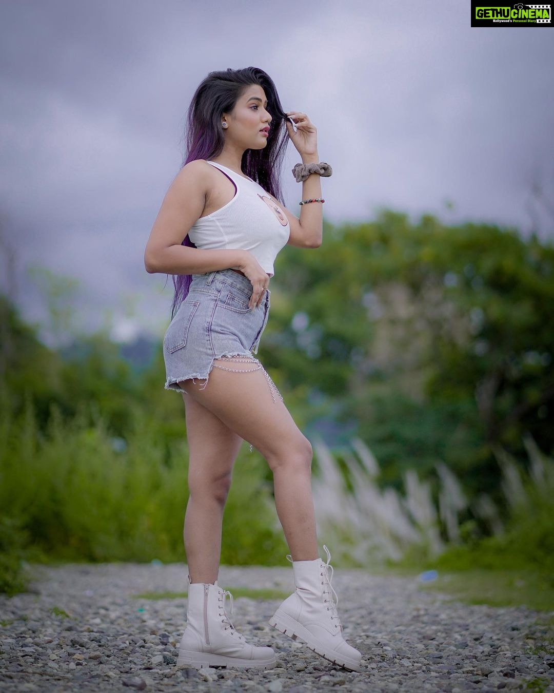 Garima Chaurasia Instagram - If you love nature, you will find beauty everywhere 🍃 . . 📸: @nitin_.1610 #gimaashi #picoftheday #gimaians #explore #nature #weather