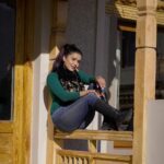 Garima Chaurasia Instagram - Stay where your soul feels happy..🧚🏻‍♀️ . . . 📸: @nitin_.1610 #gimaashi #picoftheday #leh #ladakh #traveldiaries #sunshine #gimaians #explore