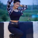 Garima Chaurasia Instagram - Kaho na kaho Yeh ankhein bolti hai O sanam O sanam..🖤 . . #gimaashi