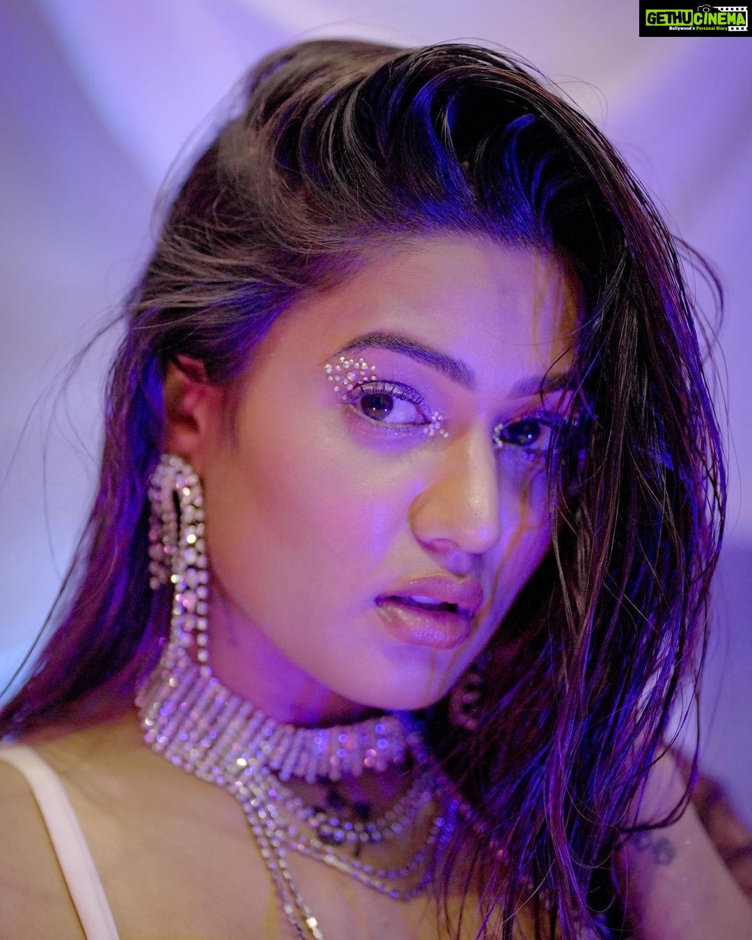 Garima Chaurasia Instagram - I’m in love with this makeup look🥶 . . Makeup by meee 💁🏻♀️ #gimaashi