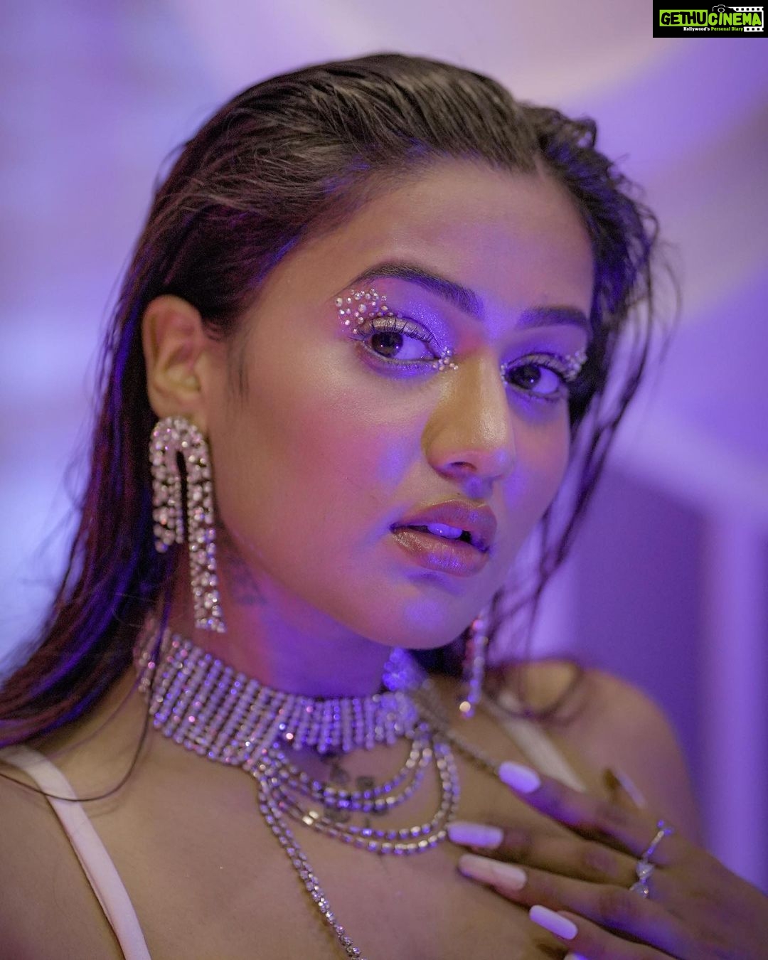 Garima Chaurasia Instagram - I’m in love with this makeup look🥶 . . Makeup by meee 💁🏻♀️ #gimaashi