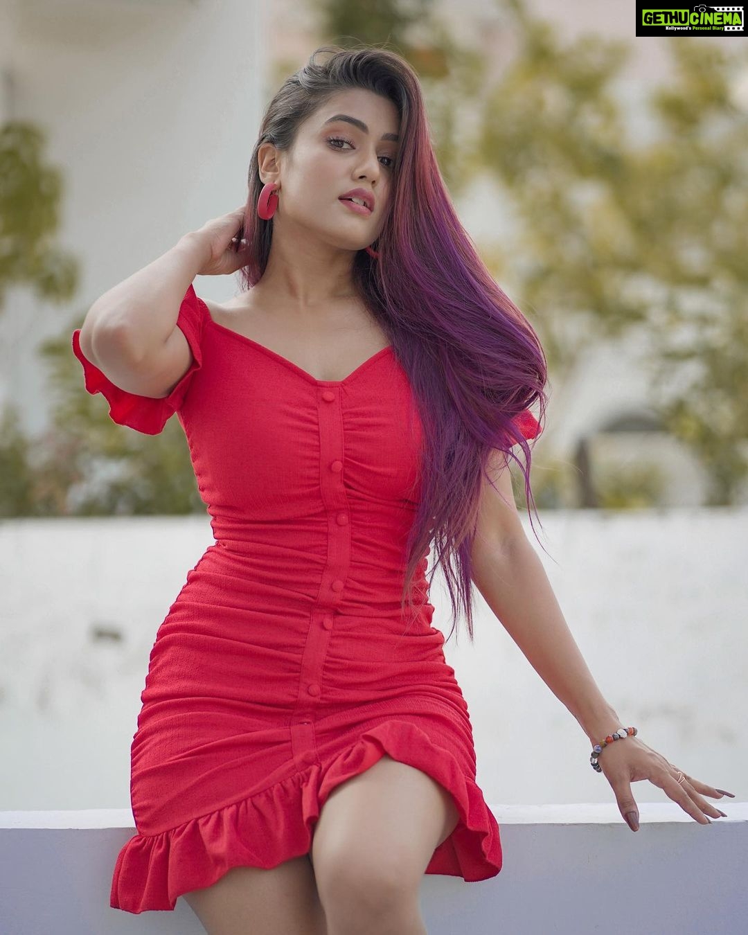 Garima Chaurasia Instagram - Nothing attracts attention like a red dress 💃🏻 . . 📸: @nitin_.1610 #gimaashi #explore #reddress #red #gimaians #picoftheday