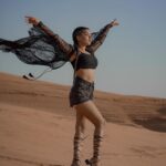 Garima Chaurasia Instagram – Wanderlust and desert dust.. 🌪️
.
.
.
📸: @nitin_.1610 
Edit: @welcomeishu3694 
#gimaashi #desert #Dubai #photoshoot  #sanddunes #safari #desertsafari #gimaians #blackislove Desert Safari Dubai