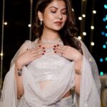Geet Gambhir Instagram - Moon & Stars say cheese🌟 No eclipse please😁 . . 📸 @esjay_productions Look created by only urs @geetgambhir . . . . . . #moonlight #look #silverdress #indianwear #outfits #star #moon #geetgambhir #shivoham