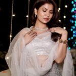 Geet Gambhir Instagram - Moon & Stars say cheese🌟 No eclipse please😁 . . 📸 @esjay_productions Look created by only urs @geetgambhir . . . . . . #moonlight #look #silverdress #indianwear #outfits #star #moon #geetgambhir #shivoham