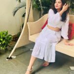 Geet Gambhir Instagram - Bewaqt mausam ka bhi maza le lena chahiye , aajkal har cheez ki kitam hoti hai janaab 🦢🤍 (P.s pta nhai kya likh dia 😜😃) . . . . . . . #rain #home #homesweethome #moments #whitedress #swing #anklet #geetgambhir #shivoham #instagood Gurugram