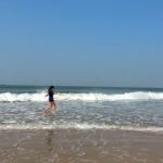 Geet Gambhir Instagram - “Go with the Flow” . . . . #livelifetothefullest #life #lifeisbeautiful #makeitcount #waves #sealife