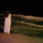 Geet Gambhir Instagram - Love my background 💕 . . . . #night #beachvibes #beachlife #waves