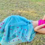 Geet Gambhir Instagram - Kyun iss tarah se duniya jahan mein Karta hai meri ruswayi Tera qusoor aur zaalima main kehlayi 🌺 . . . . . . . . . #sareelove #saree #sareelover #indian #outdoor #throwback #geetgambhir #shivoham #floral Lodha Belmondo