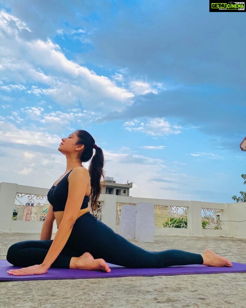 Geet Gambhir Instagram - My Gratitude towards Adiyogi for blessing us with the Power of Yoga .. Happy international Yoga Day🧘‍♀️ sharing my yoga journey from years down the line .. . . . . #yoga #internationalyogaday #stayfitstayhealthy #stayfit #stayhealthy #adiyogi #geetgambhir #shivoham