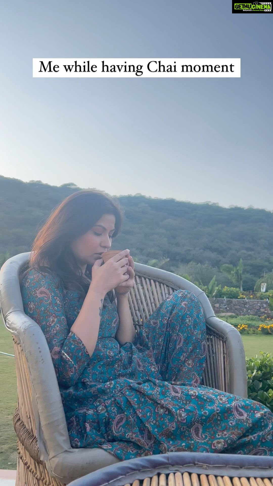 Geet Gambhir Instagram - Tum bhi kabhi Chai pi ke dekho na 😛😛😛😛 #tealover #addictedtotea . . . . . . . . #tea #chai #chailover #teatime #moment #makeitcount