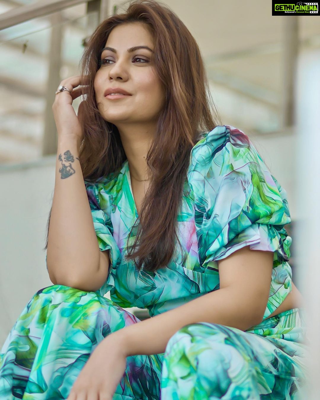 Geet Gambhir Instagram - Donβt think m here to announce Summers through colors of my outfit coz you can already feel the temperature πππ
#summervibes . πΈ @esjay_films @esjay_productions . . . . . . . . . . . . . . . . . . #summertime #summeroutfit #outfits #fashionstyle #cordset #geetgambhir #shivoham #gurgaon