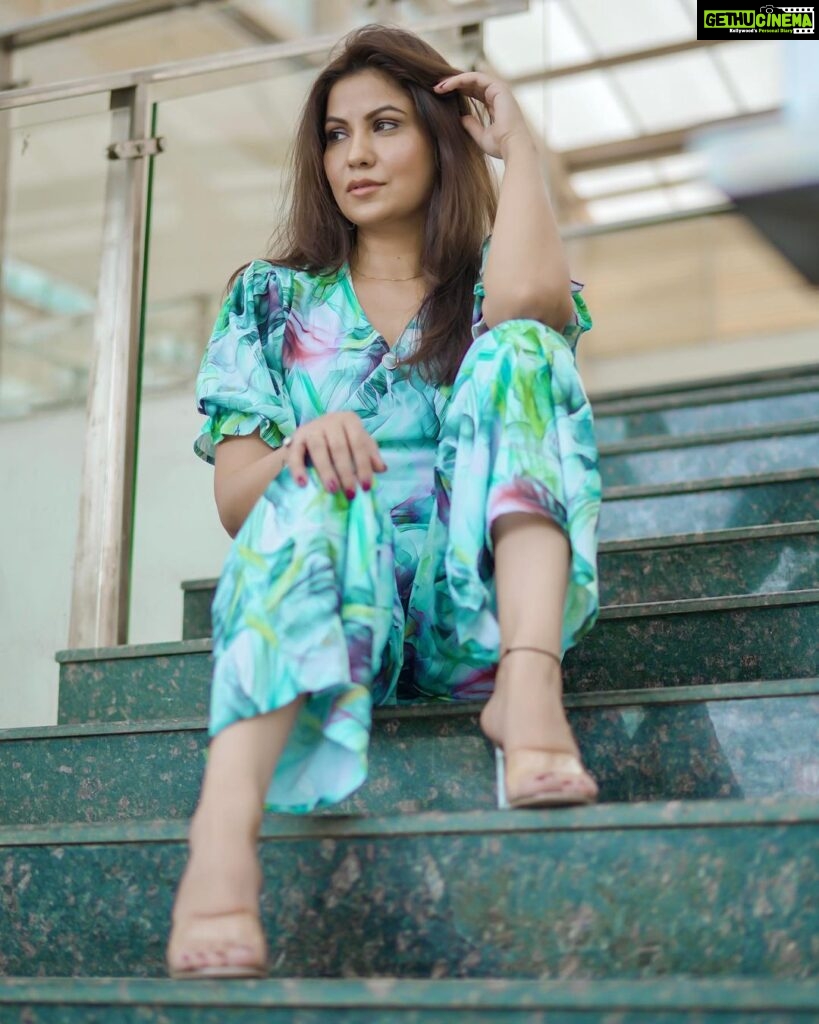 Geet Gambhir Instagram - Don’t think m here to announce Summers through colors of my outfit coz you can already feel the temperature 😄😁😅 #summervibes . 📸 @esjay_films @esjay_productions . . . . . . . . . . . . . . . . . . #summertime #summeroutfit #outfits #fashionstyle #cordset #geetgambhir #shivoham #gurgaon