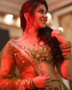 Geet Gambhir Instagram - Rang Rasiya ♥️
P.S finally received some good pictures from brother’s wedding 🥰😅
.
.
.
.
.
.
.
.
#lehanga #indianlook #wedding #punjabi #indianwedding #jwellery #bangles #colorful #fashion#style #geetgambhir #shivoham #hairdo #dupatta