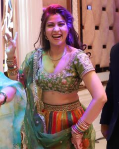 Geet Gambhir Instagram - Rang Rasiya ♥️
P.S finally received some good pictures from brother’s wedding 🥰😅
.
.
.
.
.
.
.
.
#lehanga #indianlook #wedding #punjabi #indianwedding #jwellery #bangles #colorful #fashion#style #geetgambhir #shivoham #hairdo #dupatta