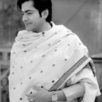 Gourab Roy Choudhary Instagram - রূপোর চাঁদ অভ্যেসগুলো পুরনো হল, হাসি খুঁজি পূর্ণিমার রাতে ।। সূর্য যতই বিদায় নিক, রূপোর চাঁদ কিন্তু ঠিক আগলে রাখে ।। কত কোলাহল, কত ব্যস্ততা ।। একলা বসে আকাশ ছুুঁই, আমার গল্পগুলো নয় যে রূপকথার ।। মাঝে মাঝে ছায়া দেখি, সবটাই যে কাল্পনিক ।। মাঝে মাঝে তোমায় যে খুঁজি, আজকাল হয়েছি একটু বোরিং দার্শনিক ।। চাঁদ যখন পুব আকাশে, শুকতারাও ভোরে হাই বলে ।। সুখ যেন সবার জীবনে, আকাশ থেকে ঝরে পড়ে ।। রাত্রি শেষে ভোর হবে, আমার কথা এবার শেষ ।। জীবনটা যে রূপকথার নয়, আমার গল্পে আমি যে আছি বেশ ... আমি যে আছি বেশ ।। ~~ গৌরব রায় চৌধুরী ~~
