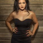 Gulki Joshi Instagram - 💥Show up every moment, like you're meant to be there 💥 @artographybysagar @styling.your.soul @makeupbyveena.mrs @soapboxprelations