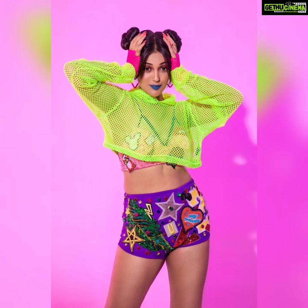 Gulki Joshi Instagram - Tantalizing Tuesday ๐ Look achieved by:- @suveera.swetesh.stylist #designed #styled #motivated @kanizfatima_123 #hair & #vibes @yeaksharavariyamua @_mickey___17 #makeup #masti @artographybysagar #photography #comfort #confidence Shot at @33rainbows.in #gulkijoshi #neon #crazygirl #tuesday #color